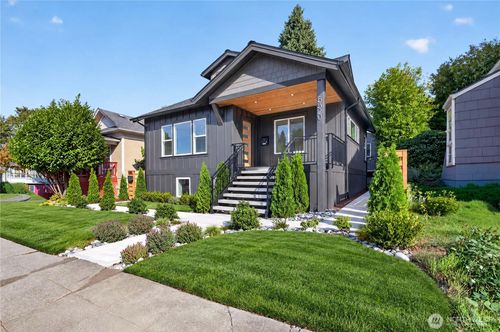 5520 Brooklyn Ave Ne, Seattle, WA, 98105-3518 | Card Image