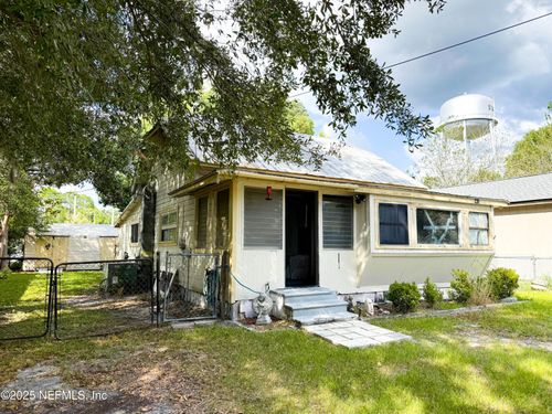 427 Center St, Starke, FL, 32091-3121 | Card Image
