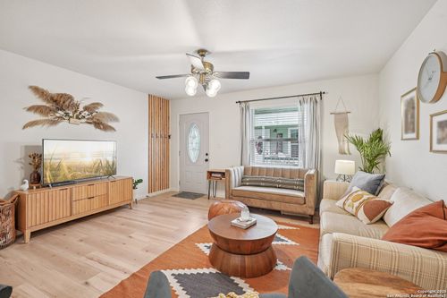 apt-401-121 S Plant Ave, Boerne, TX, 78006-2121 | Card Image