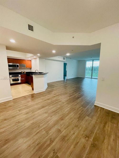 apt-604-14951 Royal Oaks Ln, North Miami, FL, 33181-2476 | Card Image