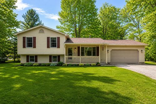 9219 Blackburn Dr, Traverse City, MI, 49685-9631 | Card Image