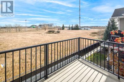 35 W Coach Manor Sw, Townhouse with 2 bedrooms, 3 bathrooms and 1 parking in Calgary AB | Image 3