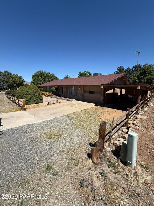 887 N Cochise Dr, Dewey-Humboldt, AZ, 86327-5604 | Card Image