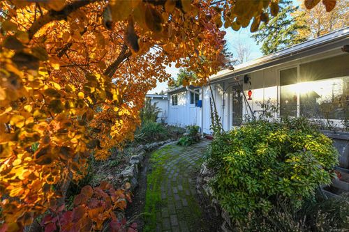 1728 Dogwood Ave, Comox, BC, V9M2X3 | Card Image