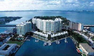 510 - 7910 Harbor Island Dr, Condo with 3 bedrooms, 2 bathrooms and null parking in North Bay Village FL | Image 3