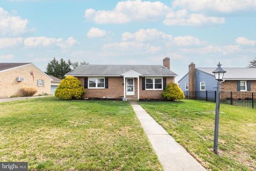 717 E Walnut St, HANOVER, PA, 17331-2052 | Card Image