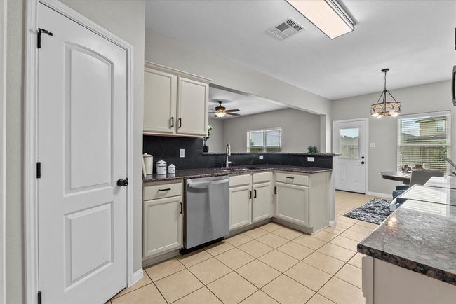Feast your eyes on this culinary masterpiece – where functionality meets elegance. | Image 12