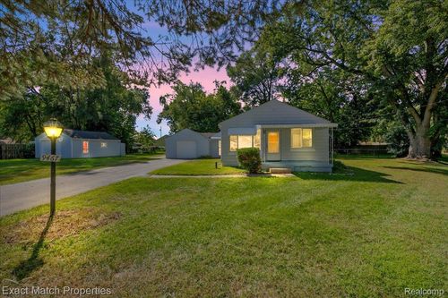 9467 Leona St, White Lake, MI, 48386-2438 | Card Image
