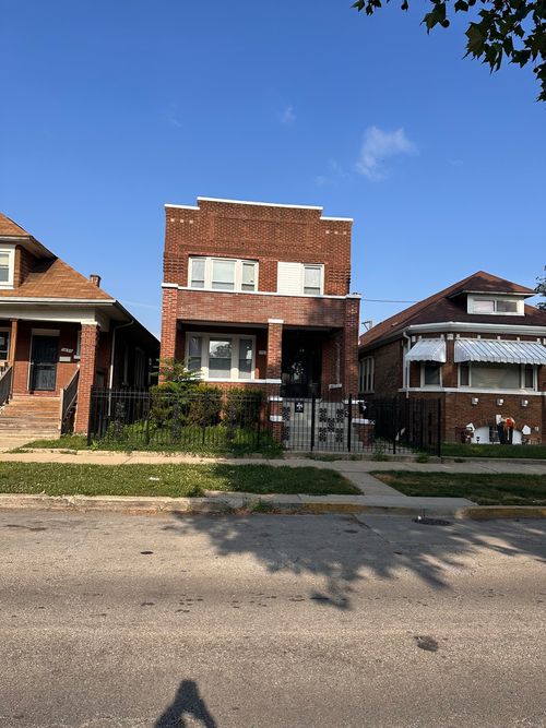 7630 S May St, Chicago, IL, 60620-2924 | Card Image