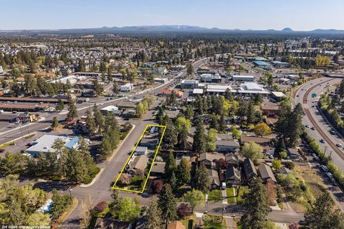 195 Se Roosevelt Ave, Bend, OR, 97702-1721 | Card Image
