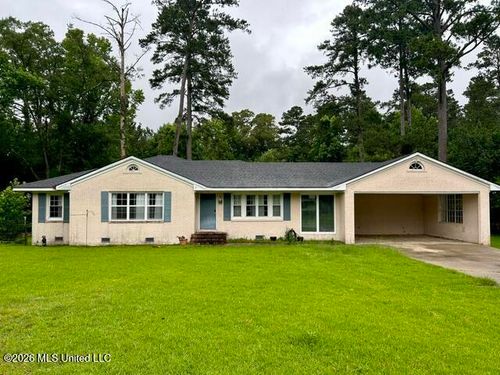 2 E Segrest Ave, Bay Springs, MS, 39422-5201 | Card Image