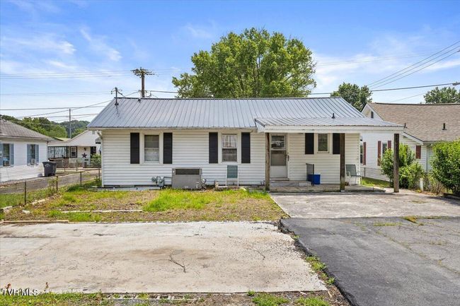 204 E Millpond St, House other with 3 bedrooms, 1 bathrooms and null parking in Kingsport TN | Image 6