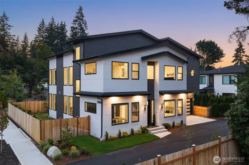 13694 Ne 83rd St, Redmond, WA, 98052-1946 | Card Image