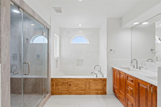 En suite bath in Primary is spacious | Image 27