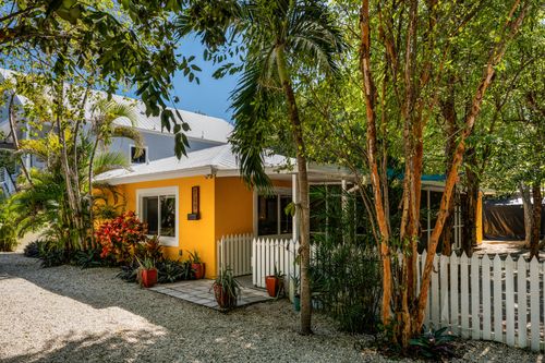 129 Artic Ave, Tavernier, FL, 33070-2954 | Card Image