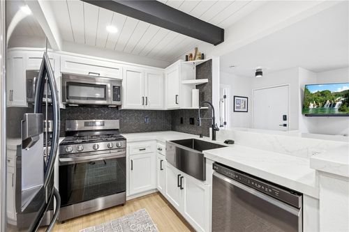 203-24413 Leonard Tree Ln, Newhall, CA, 91321-4432 | Card Image