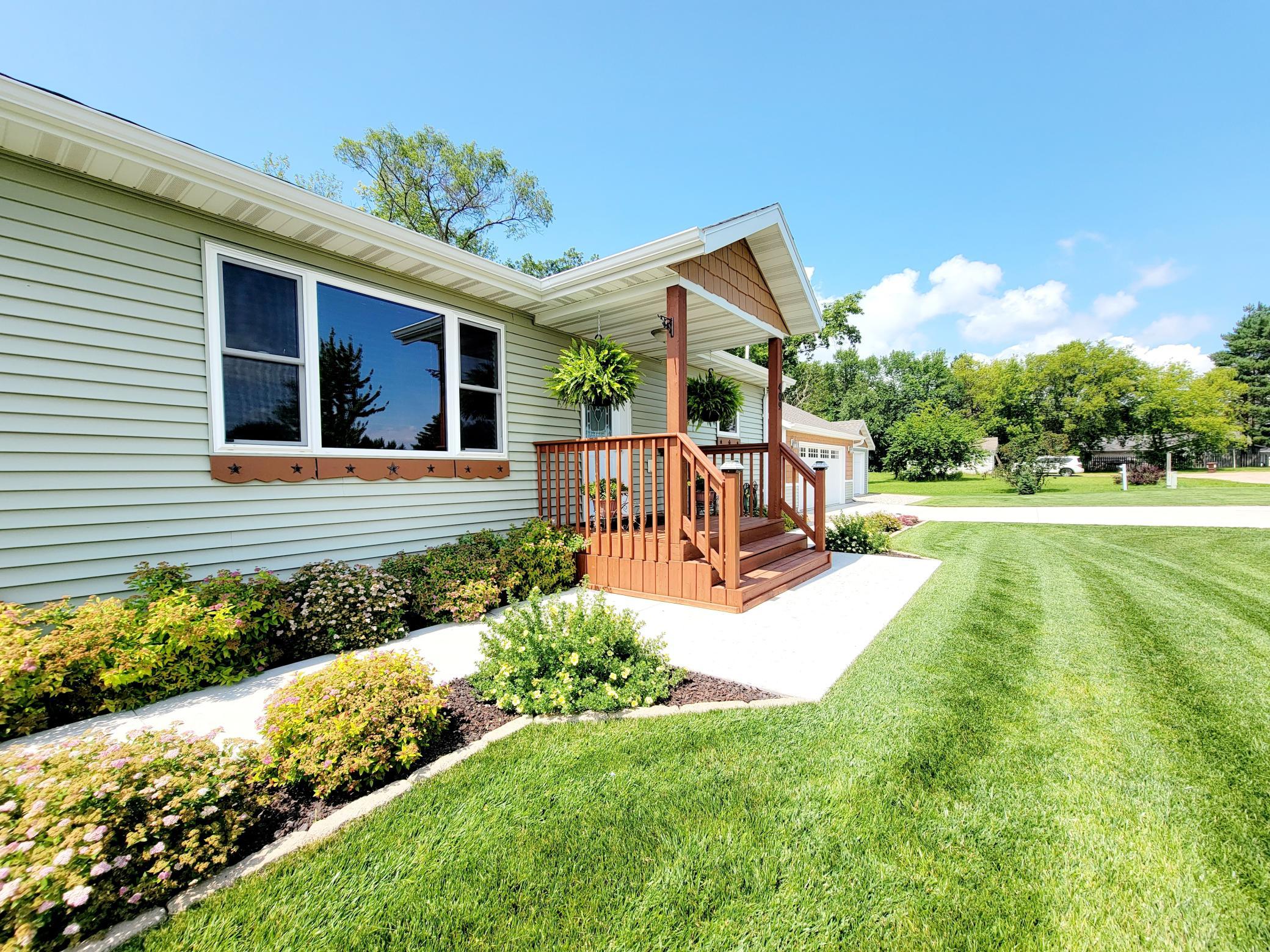 Hummingbird Ln, New York Mills, MN 56567