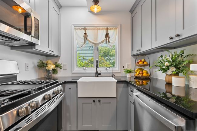 APT-15 - 98 Valley Rd, Condo with 2 bedrooms, 1 bathrooms and 1 parking in Cos Cob CT | Image 11