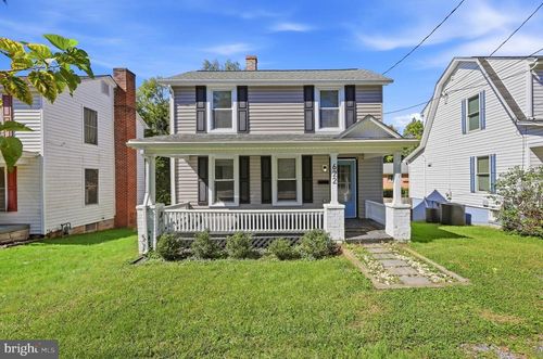 622 S George St, CHARLES TOWN, WV, 25414-1422 | Card Image