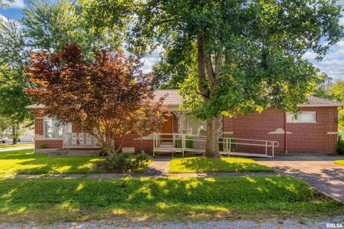 613 S Locust St, West Frankfort, IL, 62896-2829 | Card Image