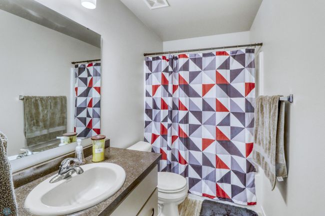 Basement Bathroom1_1.JPG | Image 33