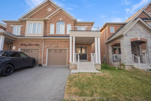 489 Downes Jackson Hts, Milton, ON, L9T8W1 | Card Image