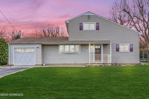 27 Koenig Ln, Freehold, NJ, 07728-2872 | Card Image