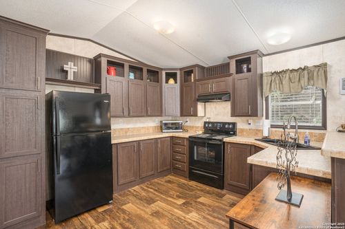 12106 Grapevine St, San Antonio, TX, 78245-3322 | Card Image