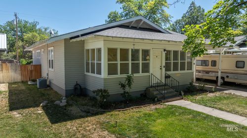 243 8th Ave E, Twin Falls, ID, 83301-6326 | Card Image