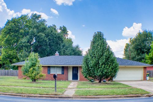 202 Rose Marie Blvd, Hearne, TX, 77859-3233 | Card Image