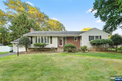 39 Deberg Dr, Old Tappan, NJ, 07675-7249 | Card Image
