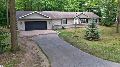 8800 Longview Dr, Canadian Lakes, MI, 49346-9679 | Card Image