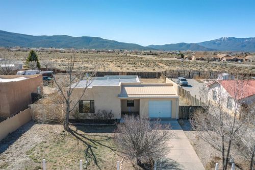 312 La Luz Dr, Taos, NM, 87571-6679 | Card Image