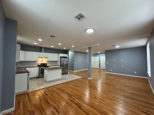 apt-3-610 Devon St, Kearny, NJ, 07032-2845 | Card Image