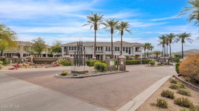 1023 - 15221 N Clubgate Drive, Condo with 2 bedrooms, 2 bathrooms and null parking in Scottsdale AZ | Image 2