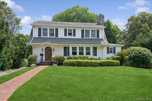15 Lyons Pl, Larchmont, NY, 10538-3809 | Card Image