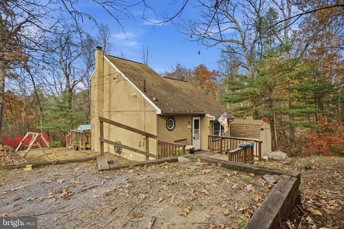 128 Hemlock Ln, GERRARDSTOWN, WV, 25420-3093 | Card Image