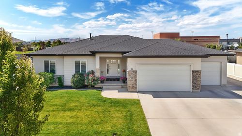 32 S 2560 E, Spanish Fork, UT, 84660-6195 | Card Image