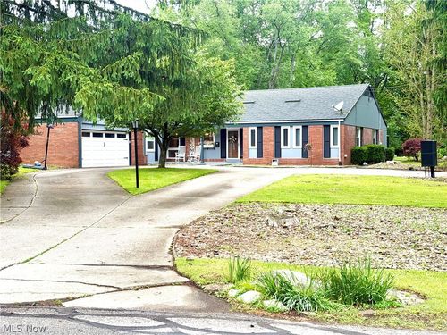 568 Northlawn Dr, Youngstown, OH, 44505-1558 | Card Image