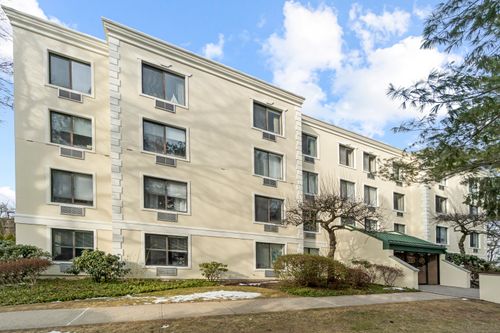 apt-204-1535 E Putnam Avenue, Greenwich, CT, 06870 | Card Image