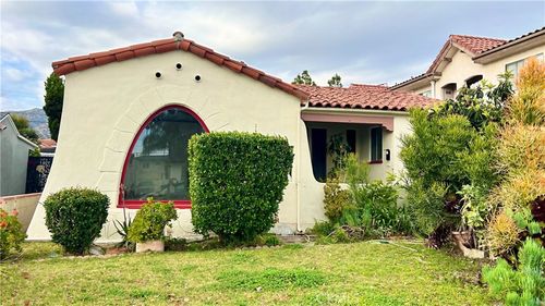 713 W Dryden St, Glendale, CA, 91202-2137 | Card Image