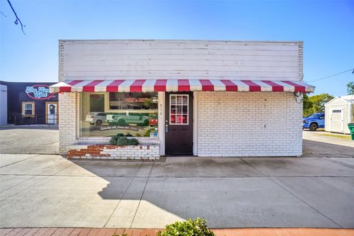 914 Halsell St, Bridgeport, TX, 76426-3028 | Card Image