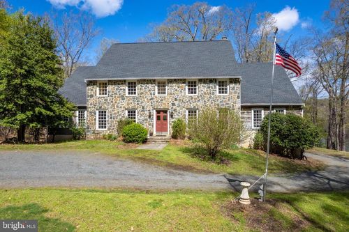 121 Yarnick Rd, GREAT FALLS, VA, 22066-3526 | Card Image