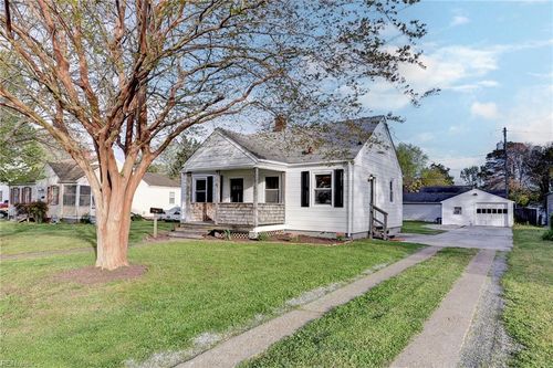 41 Davis Ave, Newport News, VA, 23601-2155 | Card Image