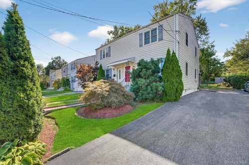 102 Clinton Ave, New Rochelle, NY, 10801-3347 | Card Image
