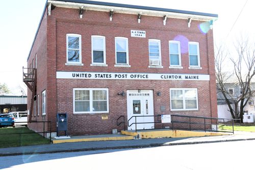 15 Railroad St, Clinton, ME, 04927-3200 | Card Image