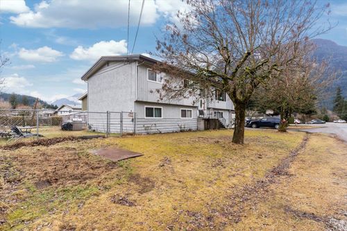 385 3rd Ave, Hope, BC, V0X1L0 | Card Image