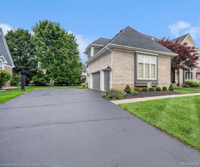 4614 Waterbury Drive, Home with 4 bedrooms, 4 bathrooms and null parking in Independence Twp MI | Image 3