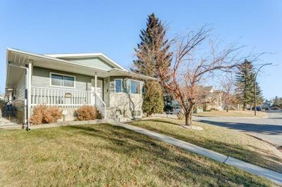 3908 14 Ave Ne, House detached with 3 bedrooms, 3 bathrooms and 2 parking in Calgary AB | Image 2