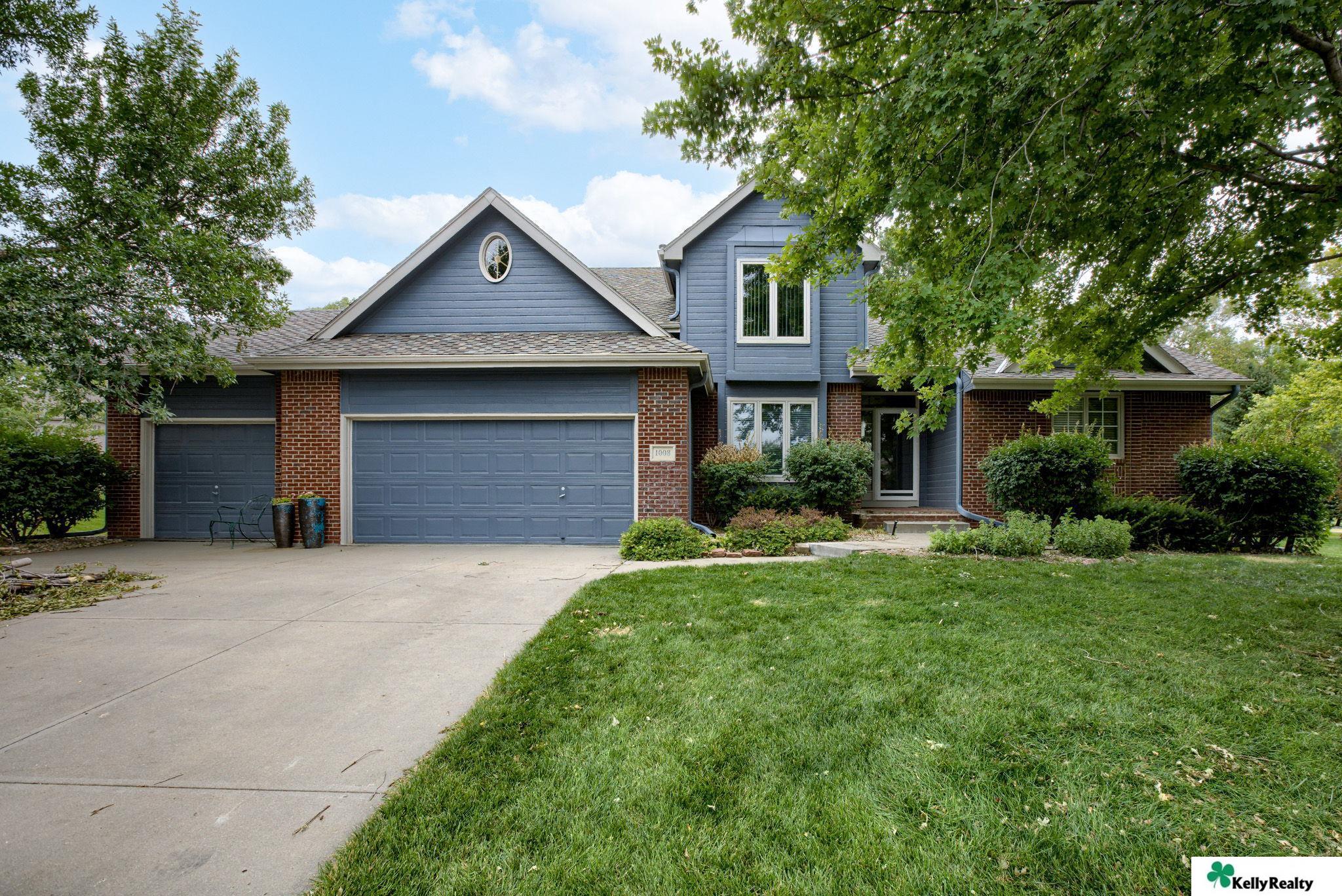 Norton Dr, Papillion, NE 68046
